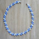 Náhrdelník modro-bílé zdvojené květy